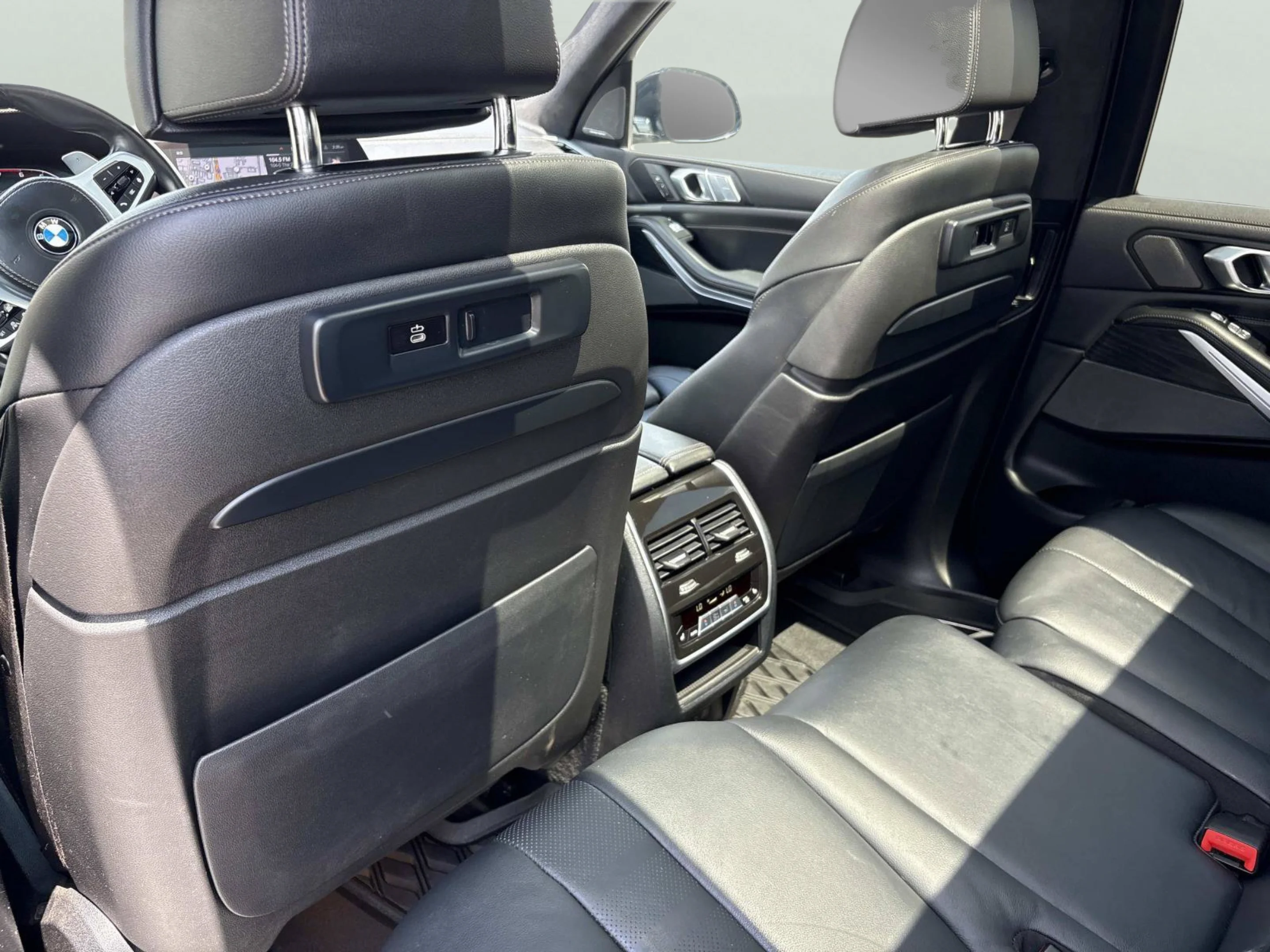 Used 2022 Arctic Grey Metallic BMW M50i image 15