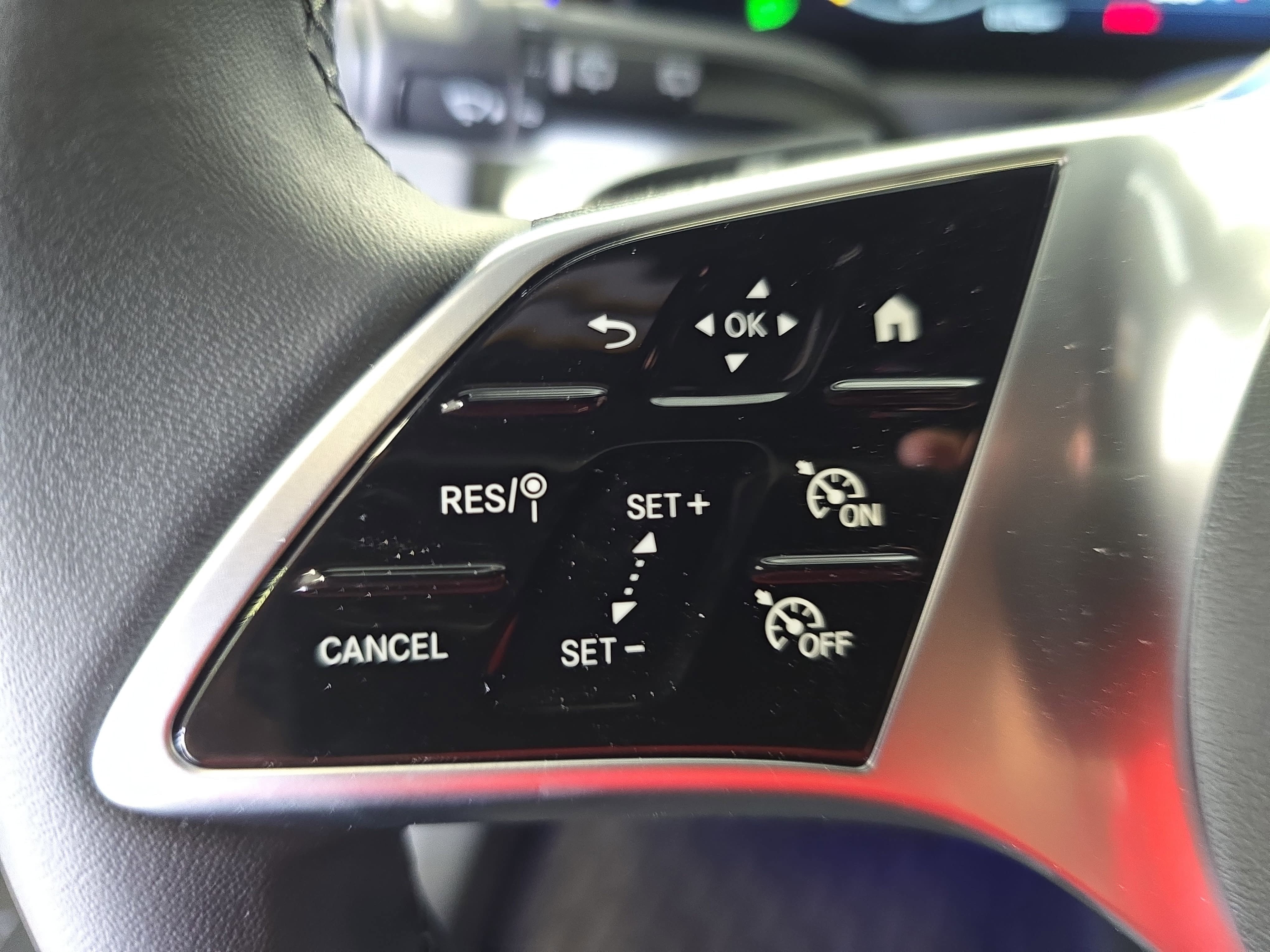 New 2026 Mountain Grey Metallic Mercedes-Benz GLB250 image 18