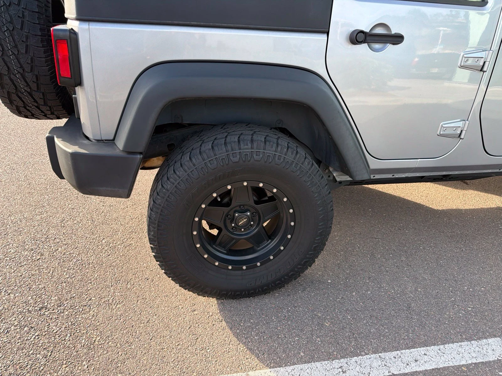 Used 2015 Silver Jeep Unlimited Sport image 7