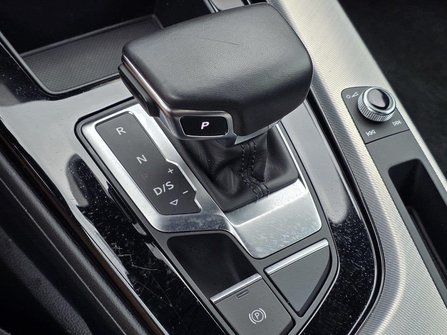 Used 2025  Audi S line Premium image 18