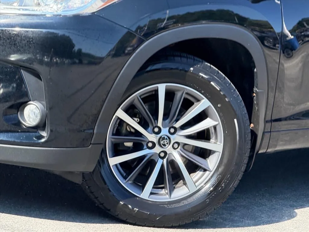 Used 2017 Black Toyota XLE image 27