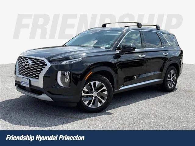 Used 2022 Black Hyundai SEL image 1