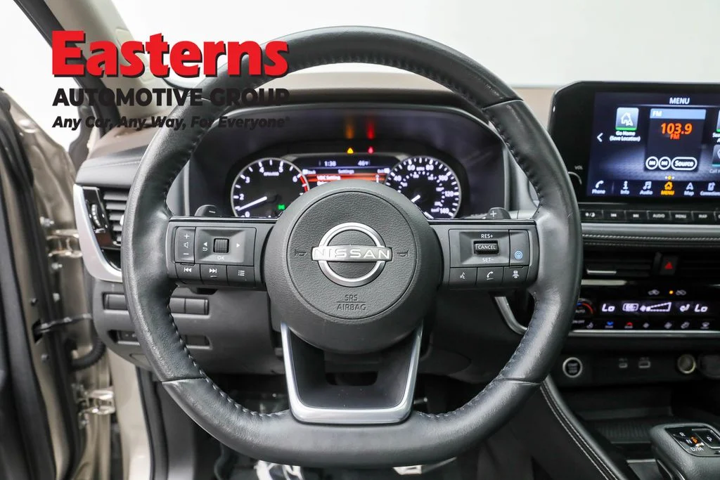 Used 2023 Silver Nissan SL image 12