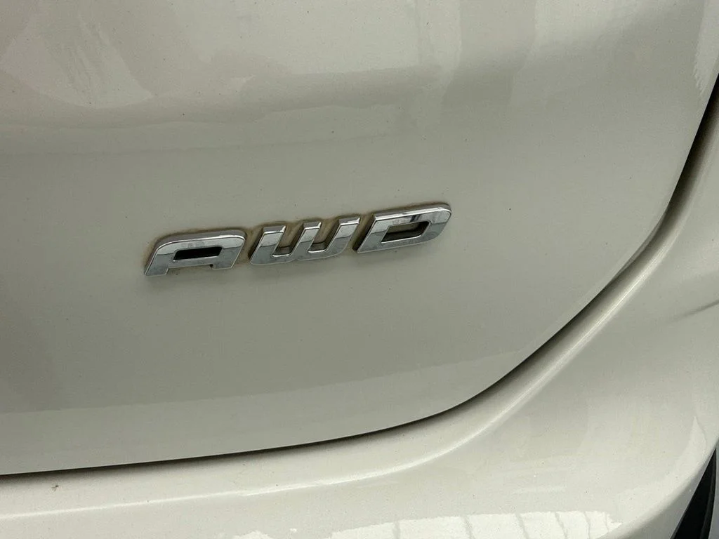 Used 2022 White Ford SEL image 10