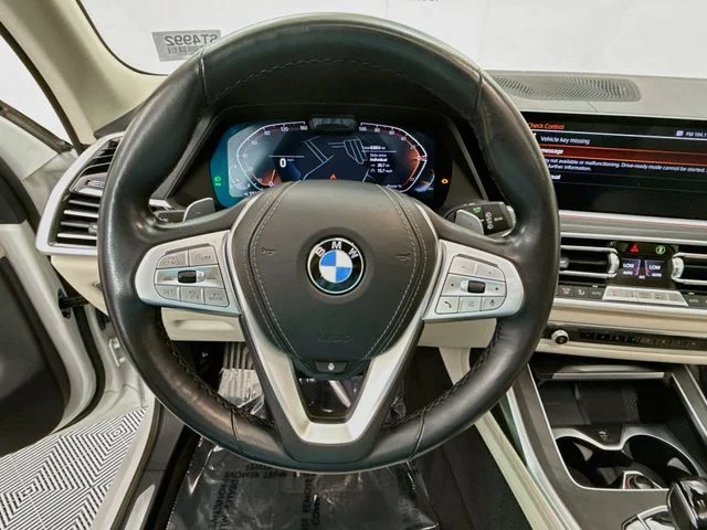 Used 2022 White BMW xDrive40i image 11