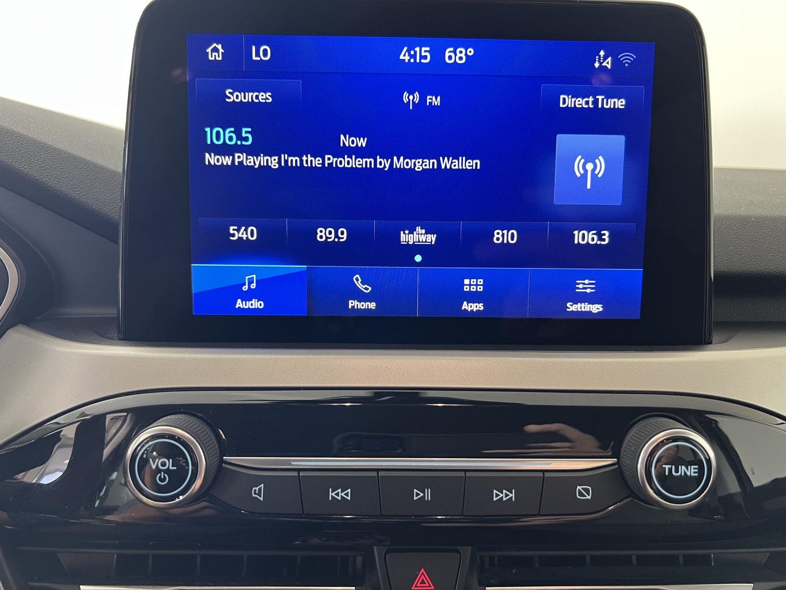 Used 2022 Wh Ford SE image 12