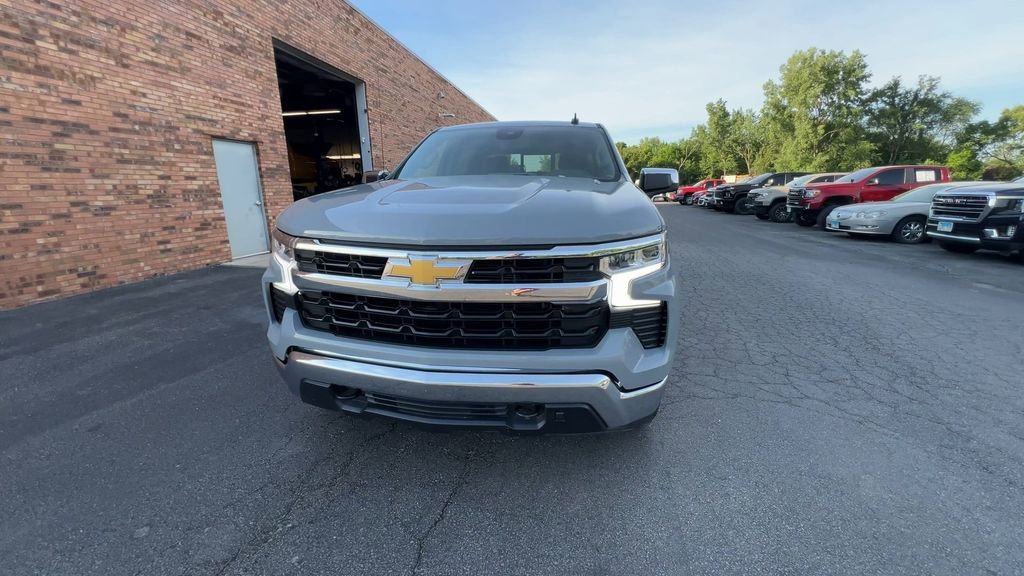 Used 2024 Slate Gray Metallic Chevrolet LT image 3