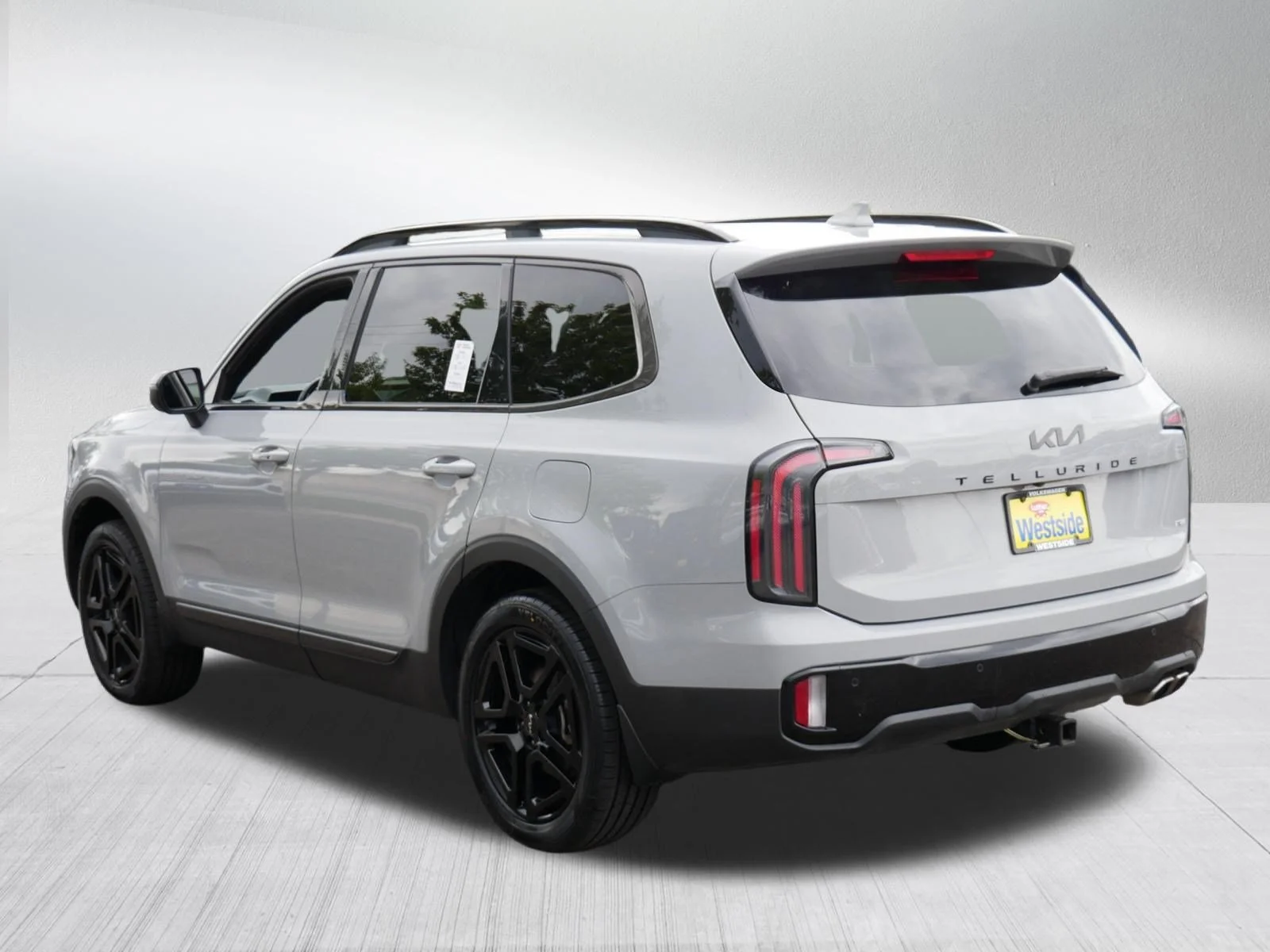 Used 2024 Wolf Gray Kia EX X-Line image 5