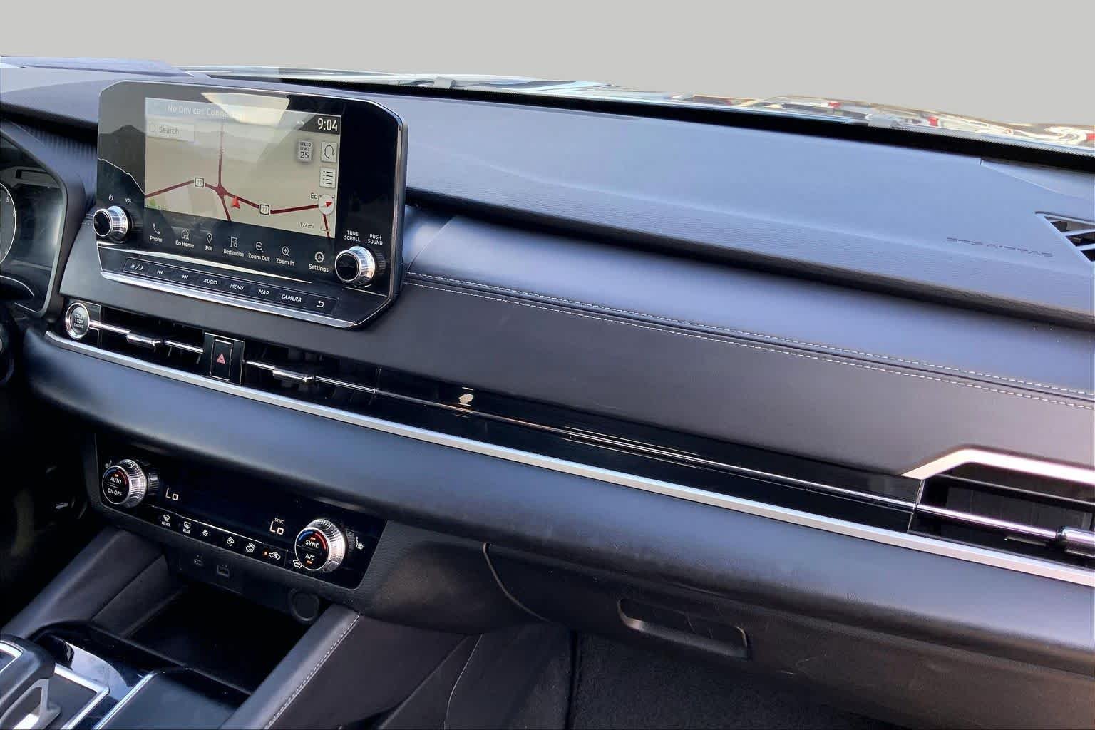Used 2023 Cosmic Blue Metallic Mitsubishi SE image 18