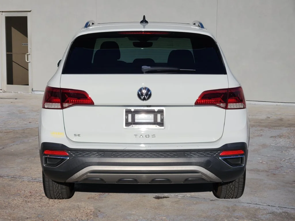 Used 2022 Pure White Volkswagen SE image 7