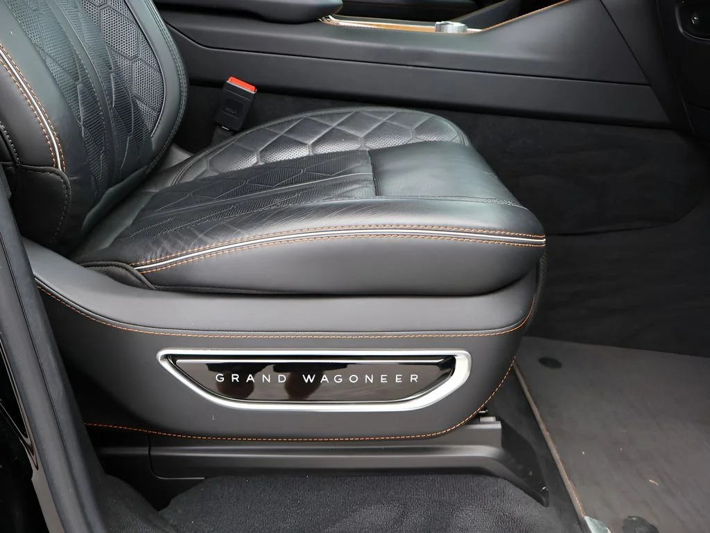 Used 2022 Diamond Black Crystal Pearlcoat Jeep Series III image 11
