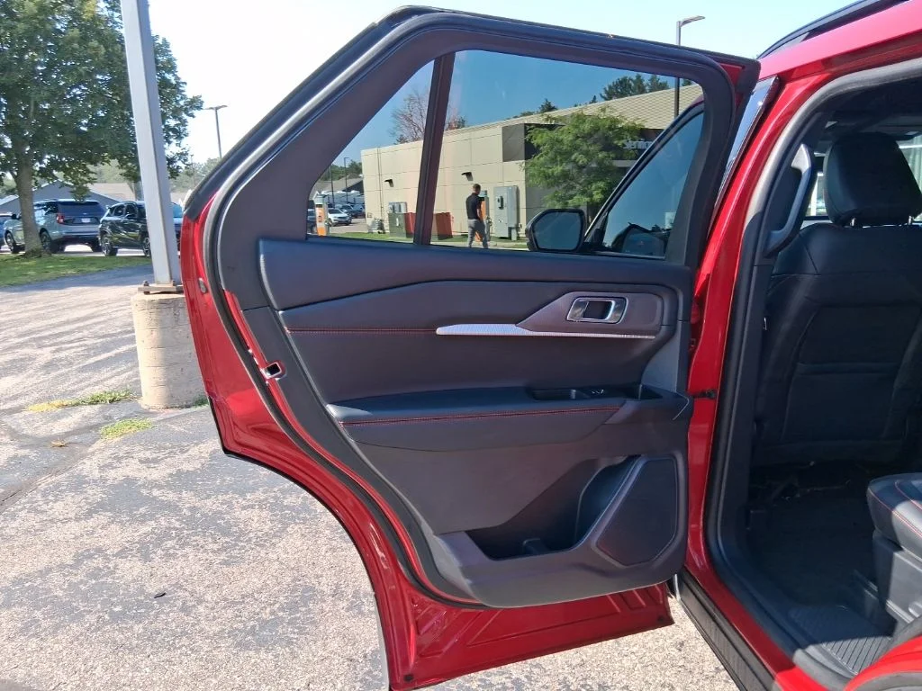 Used 2025 Rapid Red Metallic Tinted Clearcoat Ford ST-Line image 33