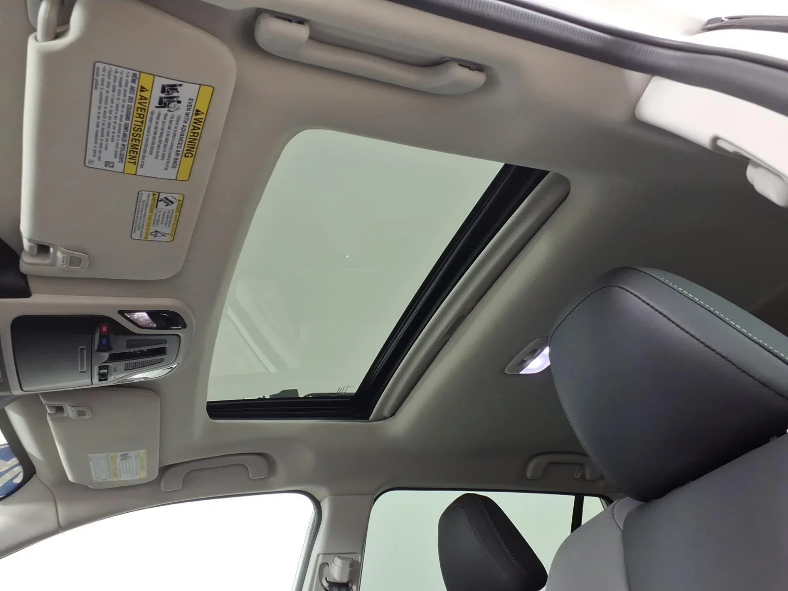 Certified Used 2025 Crystal White Pearl Subaru Onyx Edition image 12