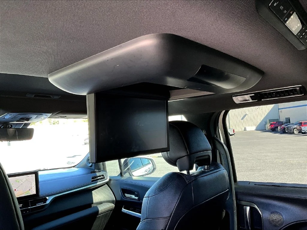 Used 2025 Wind Chill Pearl Toyota Platinum image 12