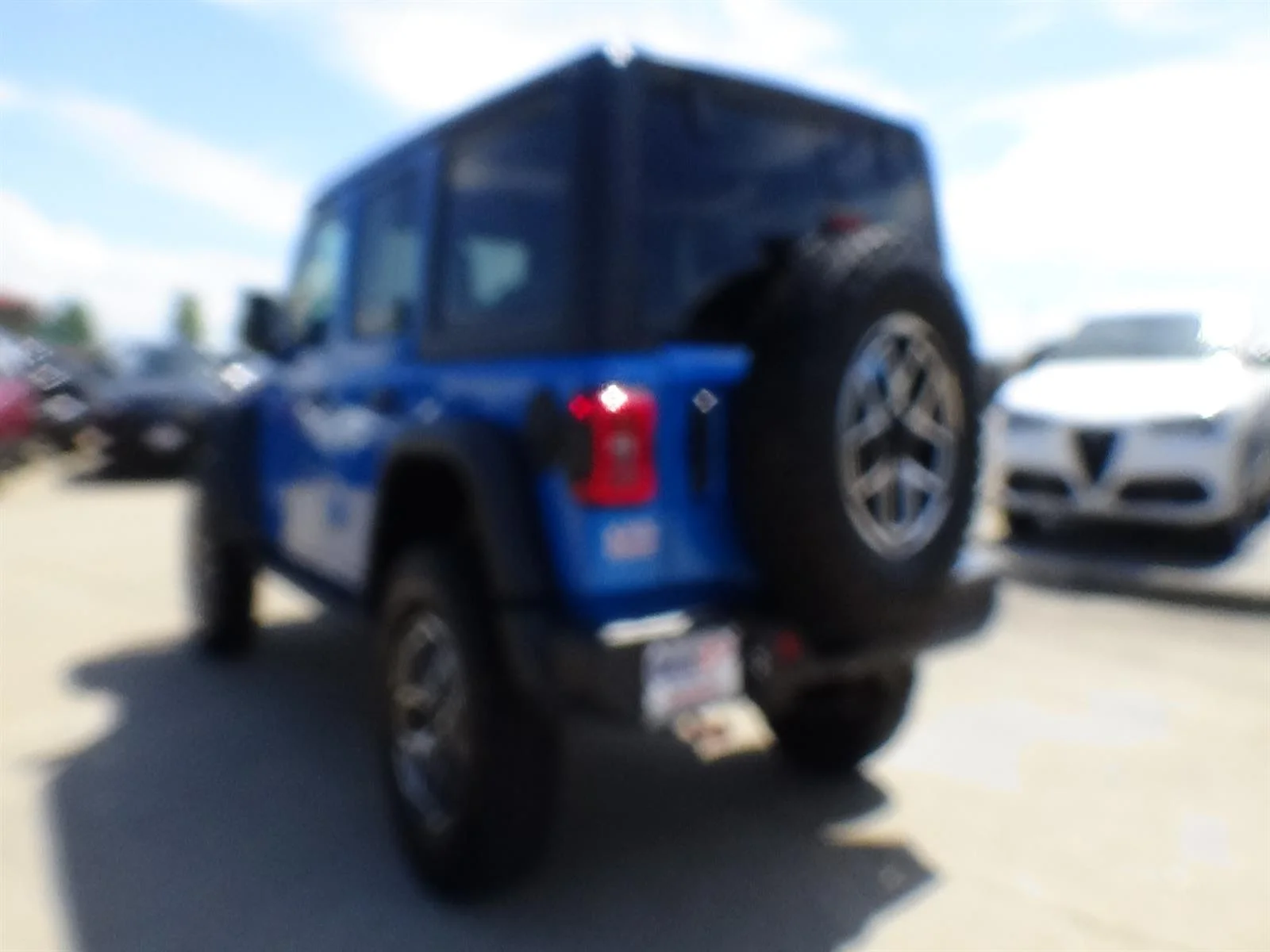 Used 2024 Hydro Blue Pearl Coat (pbj) Jeep Rubicon image 8