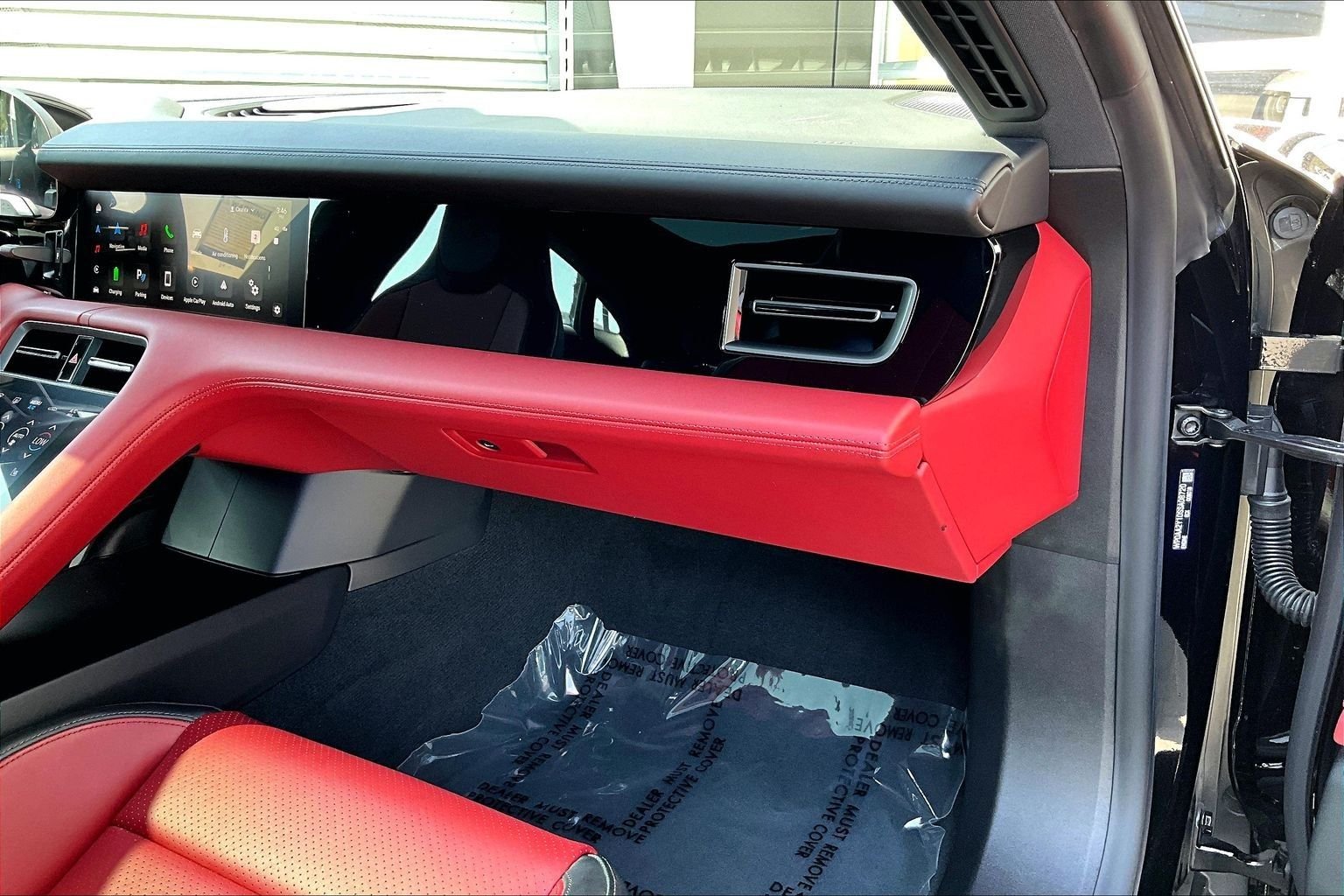 Used 2025  Porsche  image 16