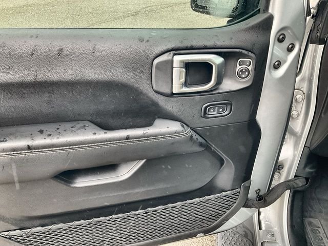 Used 2022 Silver Zynith Clearcoat Jeep Overland image 21