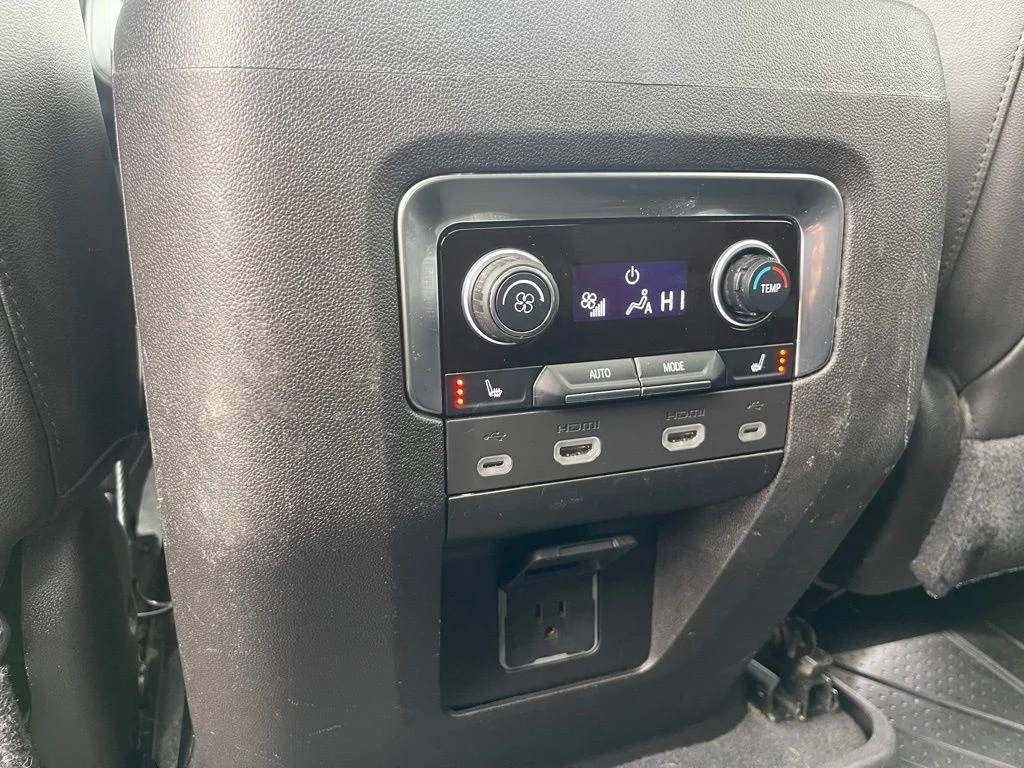 Used 2021  Chevrolet High Country image 31