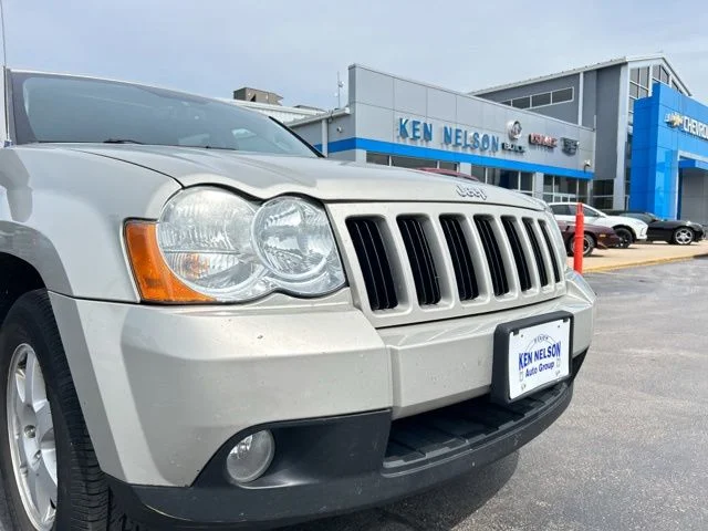 Used 2009 Light Graystone Pearl Jeep Laredo image 4