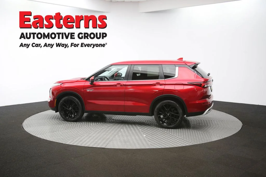 Used 2023 Red Mitsubishi SE image 60