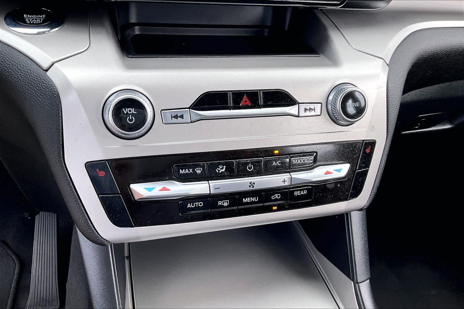 Used 2022 Agate Black Metallic Ford XLT image 31