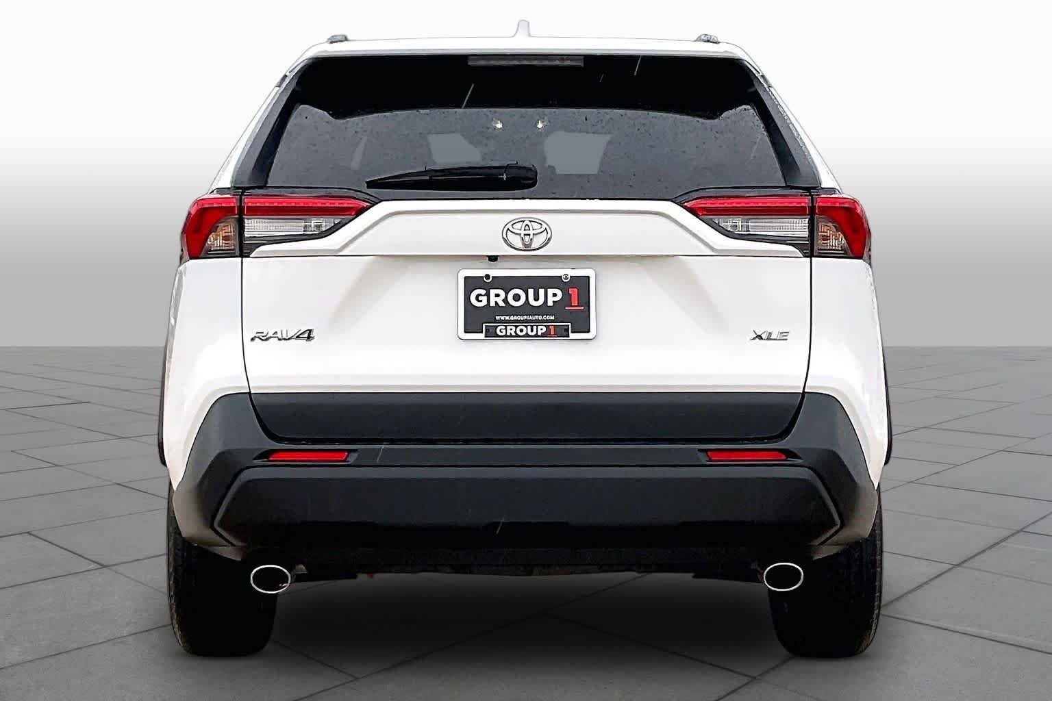 Used 2025 Ice Cap Toyota XLE image 8