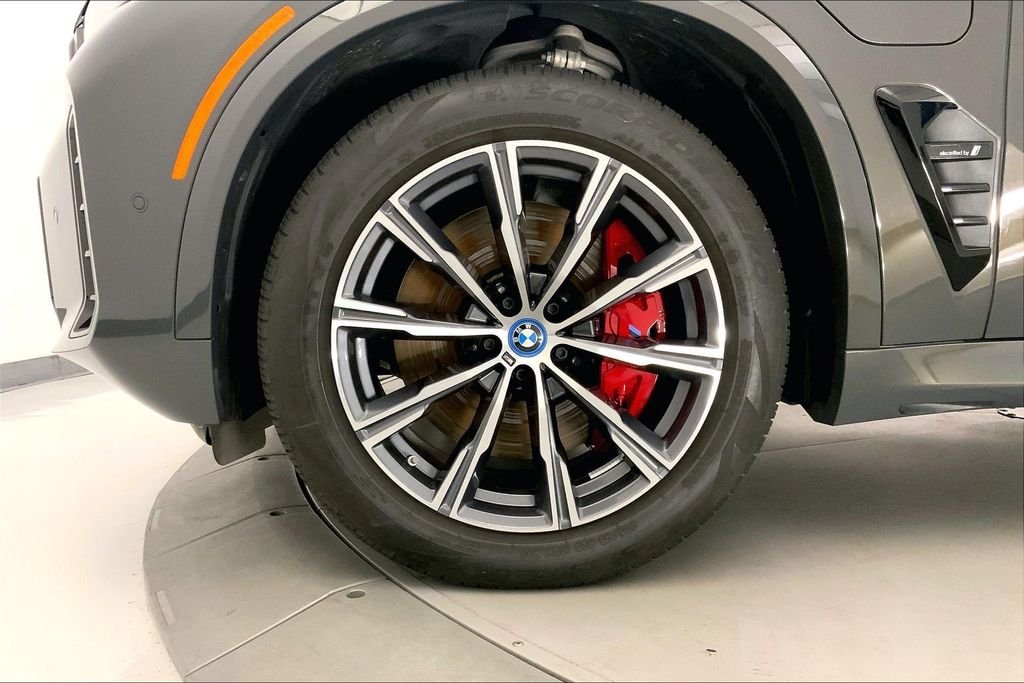 Used 2024 Dravit Grey Metallic BMW  image 8