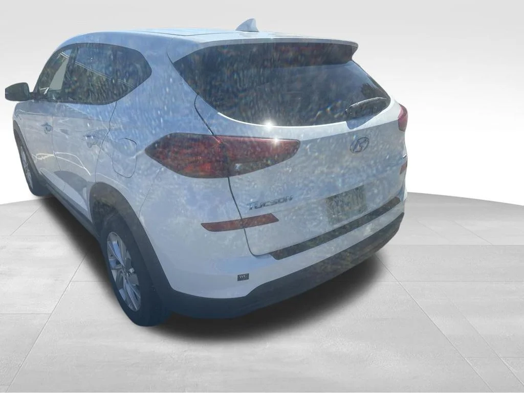 Used 2019 White Hyundai SE image 10