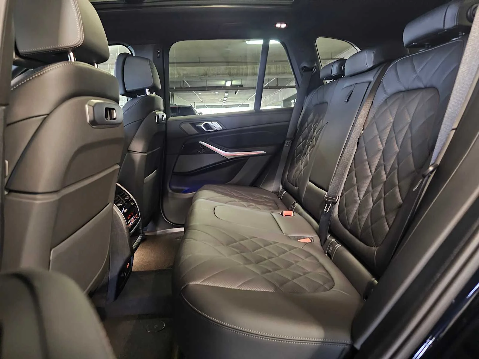 New 2026 Carbon Black Metallic BMW xDrive40i image 36