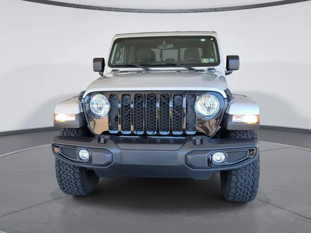 Used 2022 Silver Jeep Sport image 3