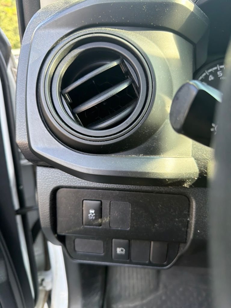Used 2020 White Toyota SR image 17