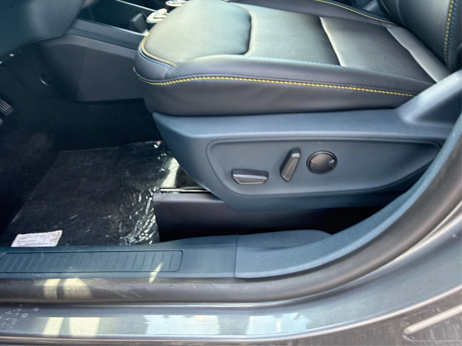 New 2026 Carbonized Gray Metallic Ford Maverick Lobo™ image 17
