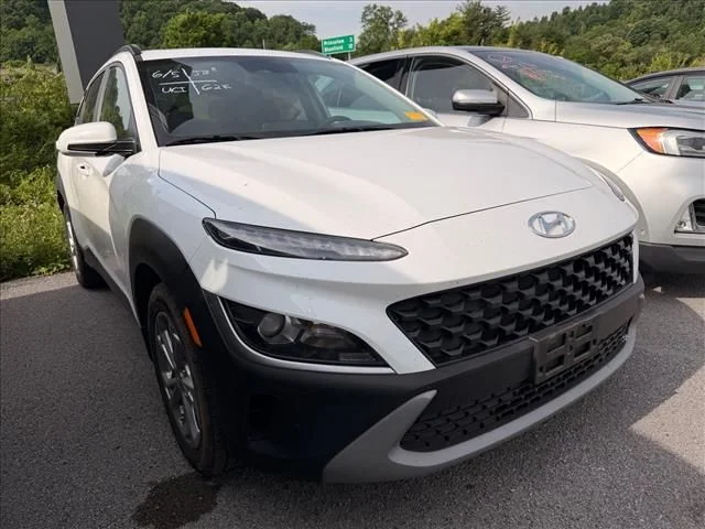Used 2022 White Hyundai SEL image 19