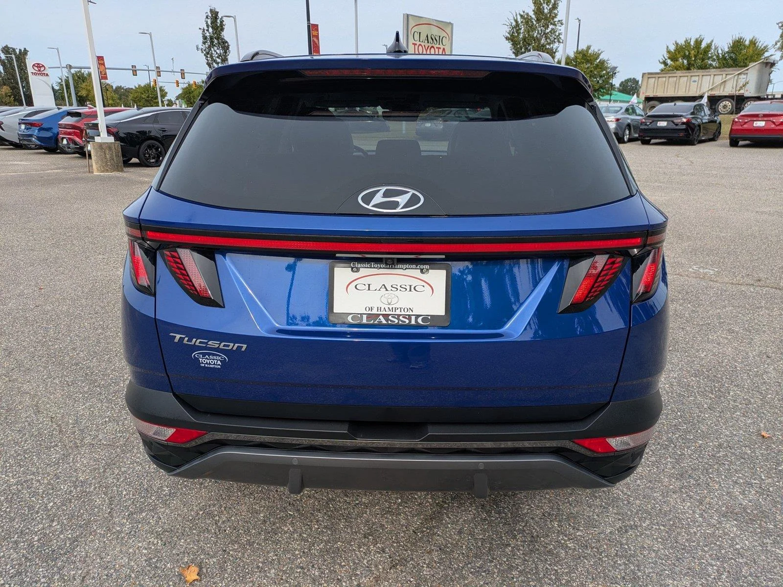 Used 2022 Intense Blue Hyundai Limited image 5