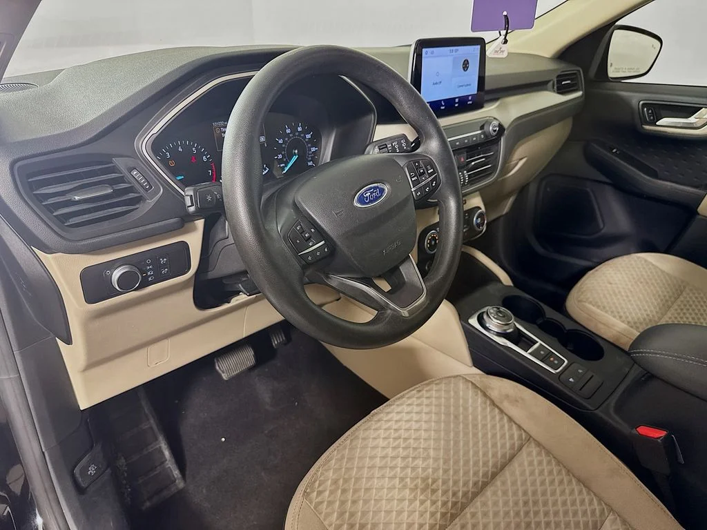 Used 2020 Black Ford SE image 9