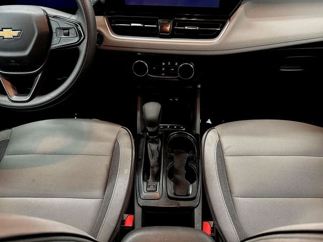 Used 2025 White Chevrolet LT image 18