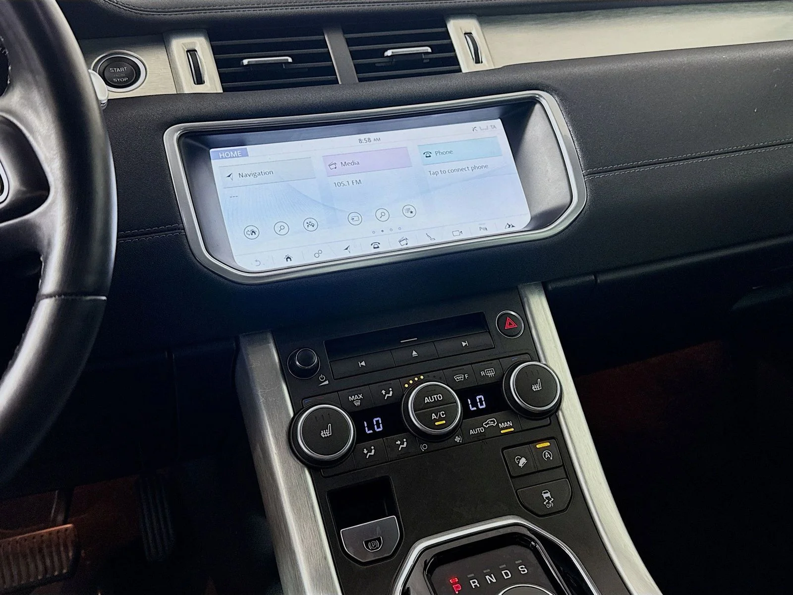 Used 2017  Land Rover SE image 14