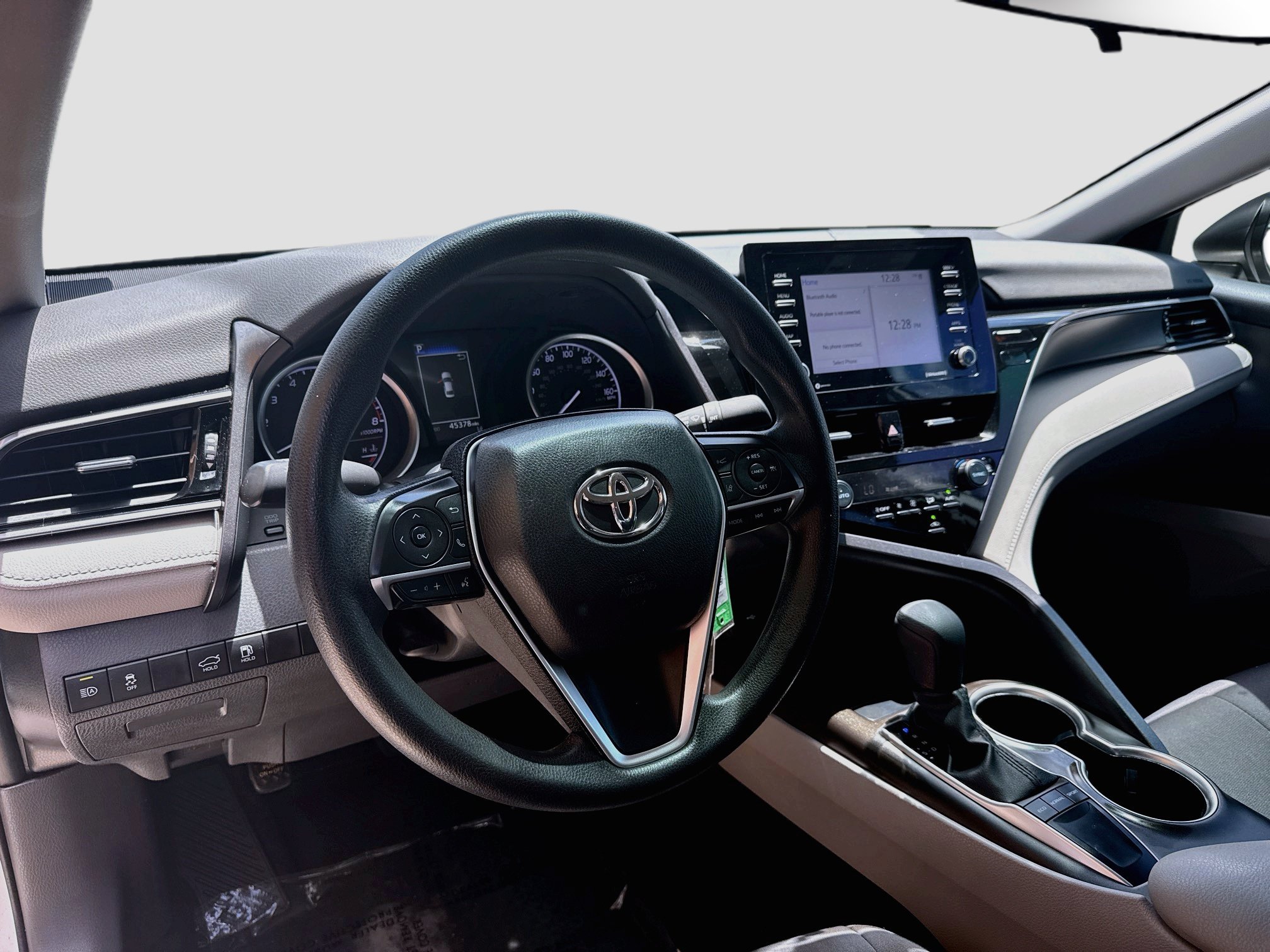 Used 2023 Ice Toyota LE image 7