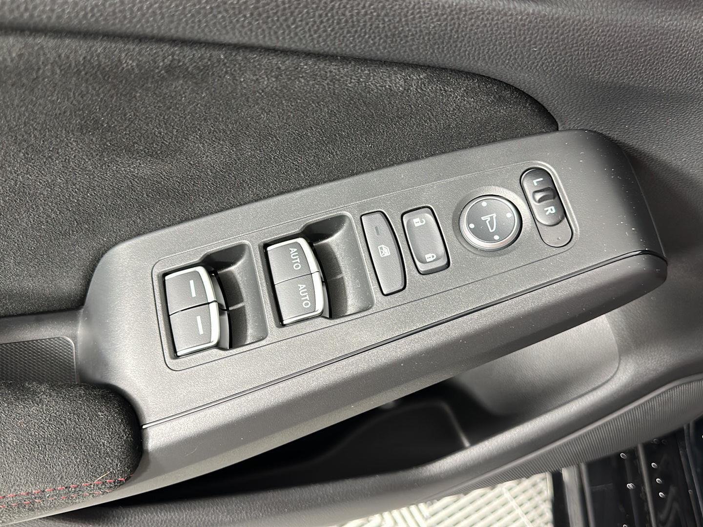Used 2025 Crystal Black Pearl Honda Type R image 13