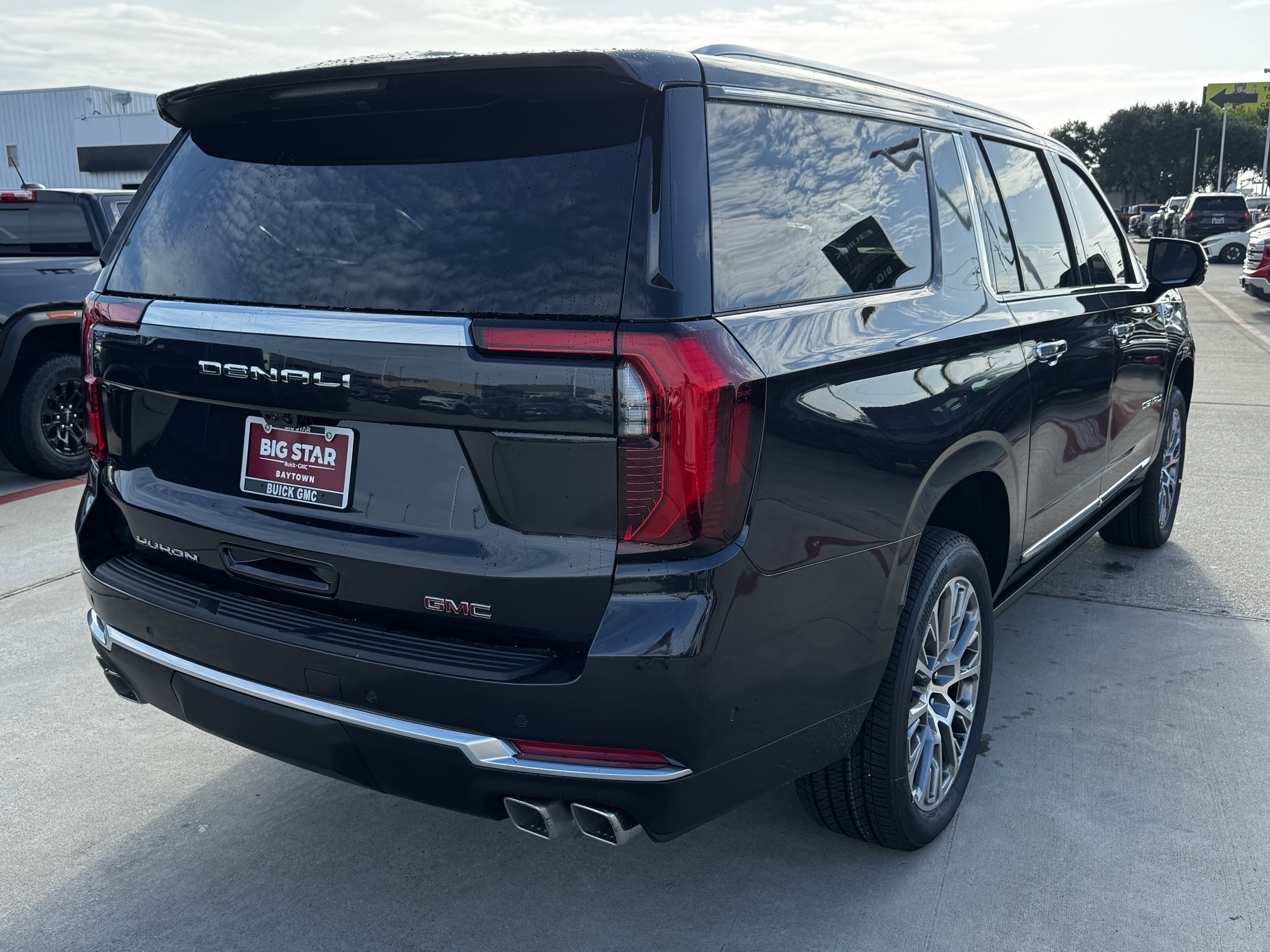 2026 GMC Yukon XL Denali - Photo 7