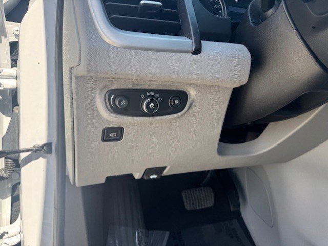 Used 2024 White Frost Tri-Coat GMC SLT image 12