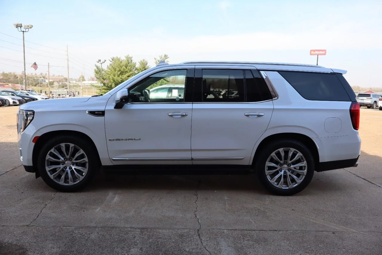Used 2021 White Frost Tricoat GMC Denali image 3