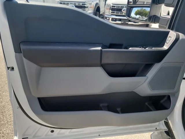 New 2025 Oxford White Ford XL image 10