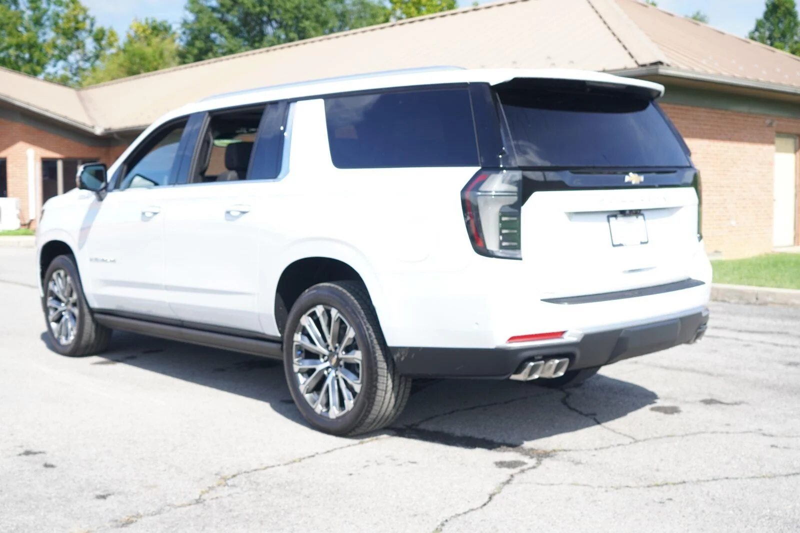 2026 Chevrolet Suburban High Country - Photo 6