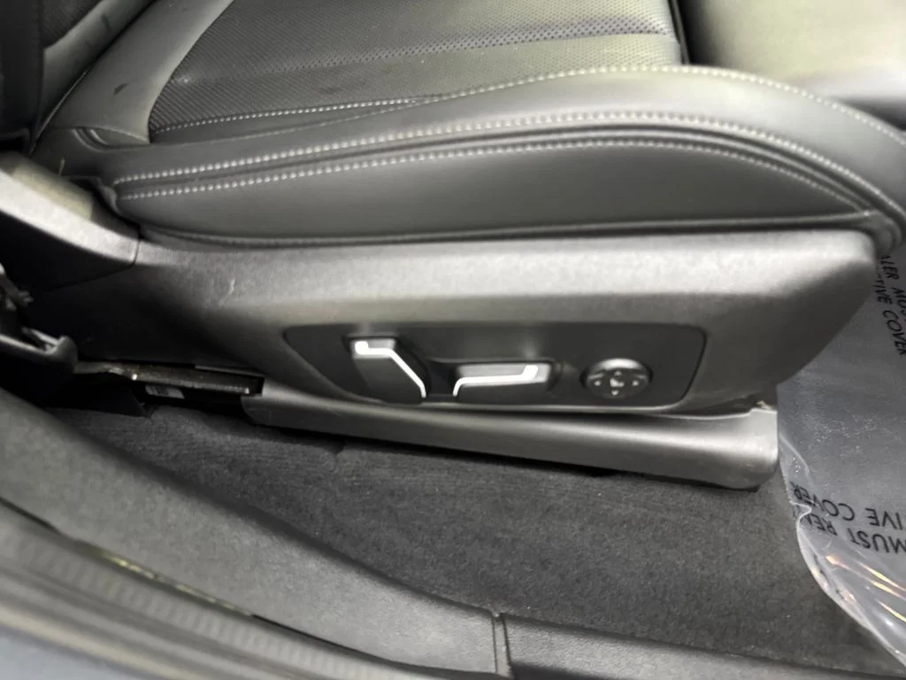 Used 2024 Gray BMW sDrive30i image 47