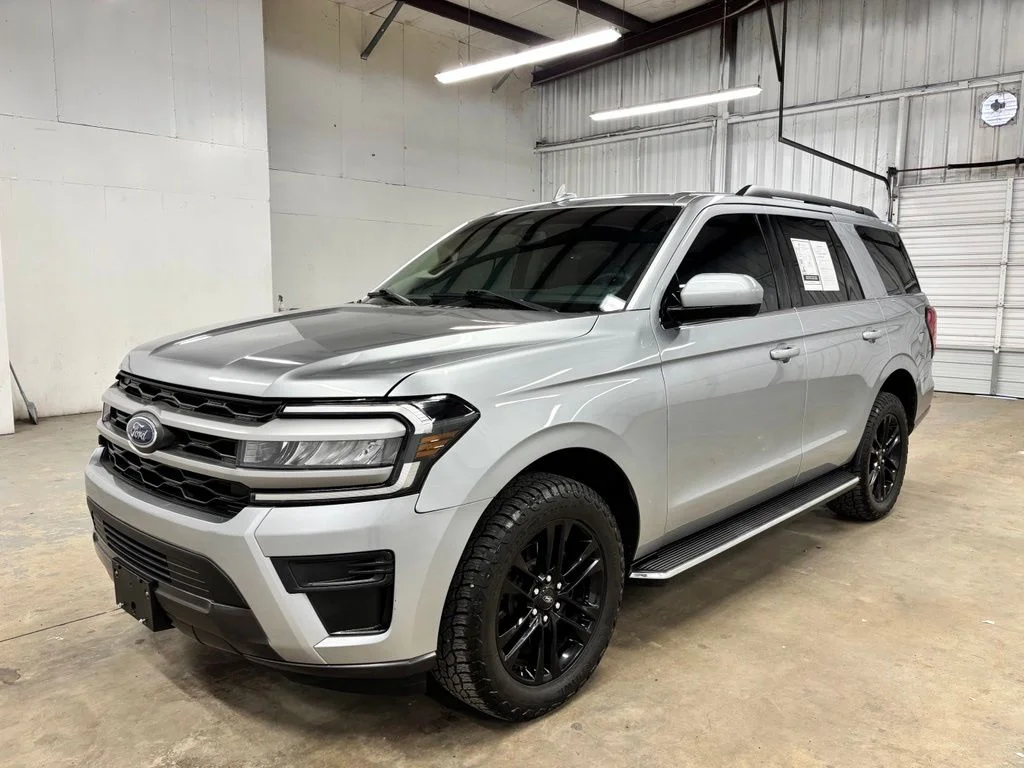 Used 2023 Silver Ford XLT image 3