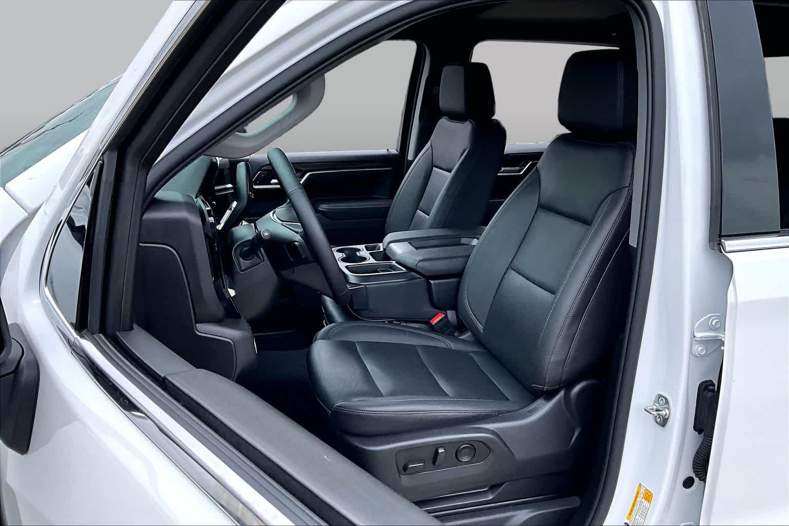 Used 2025 Summit White GMC SLT image 8