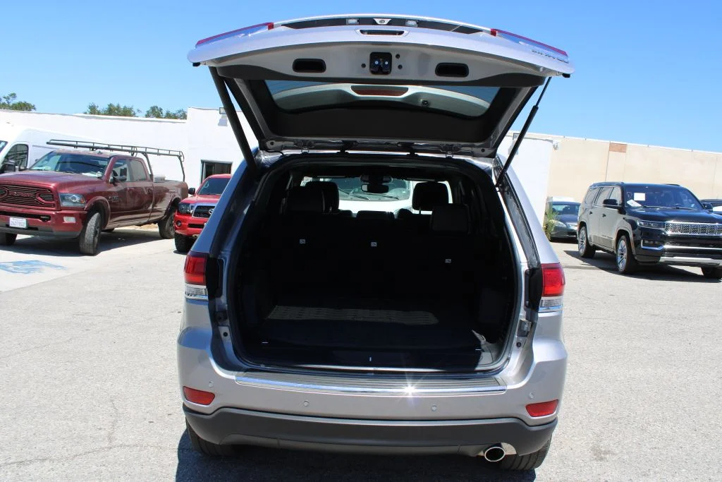 Used 2021 Silver Jeep Limited image 11