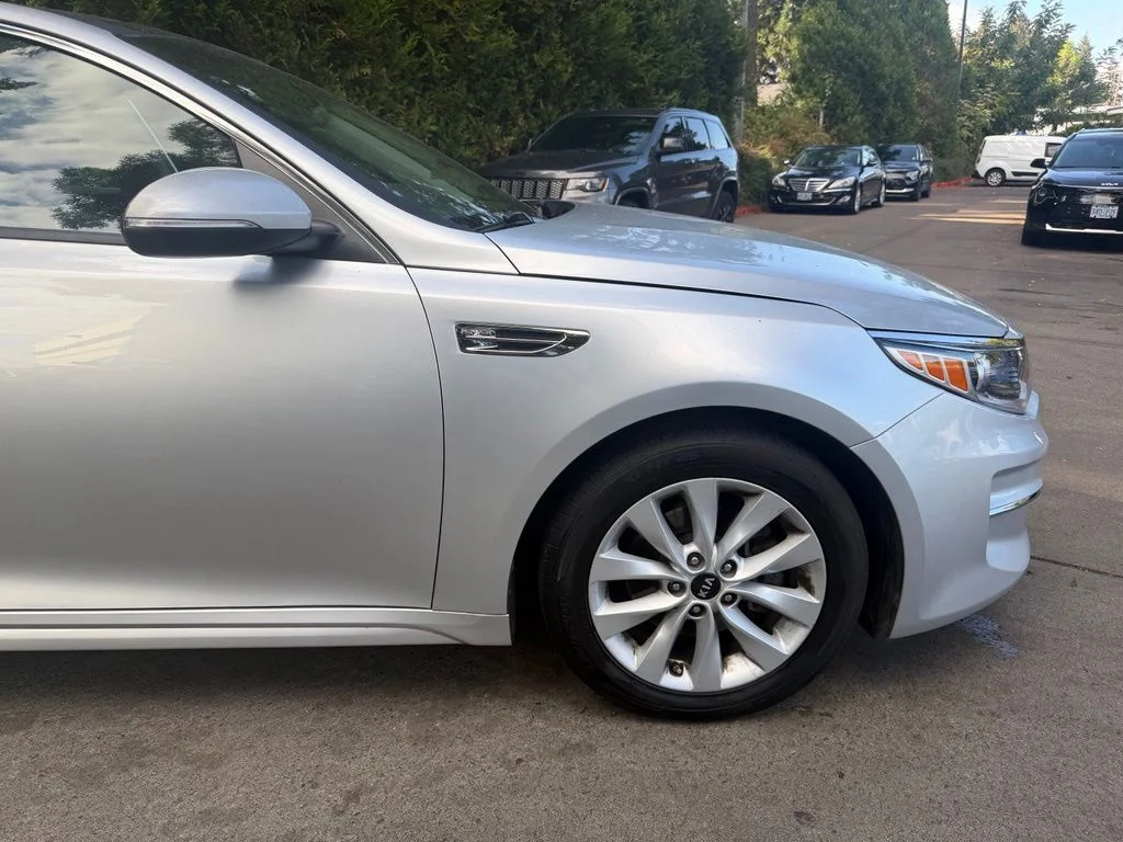Used 2018 Sparkling Silver Kia EX image 3