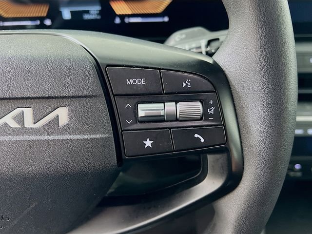 2025 Kia K4 LXS - Photo 30